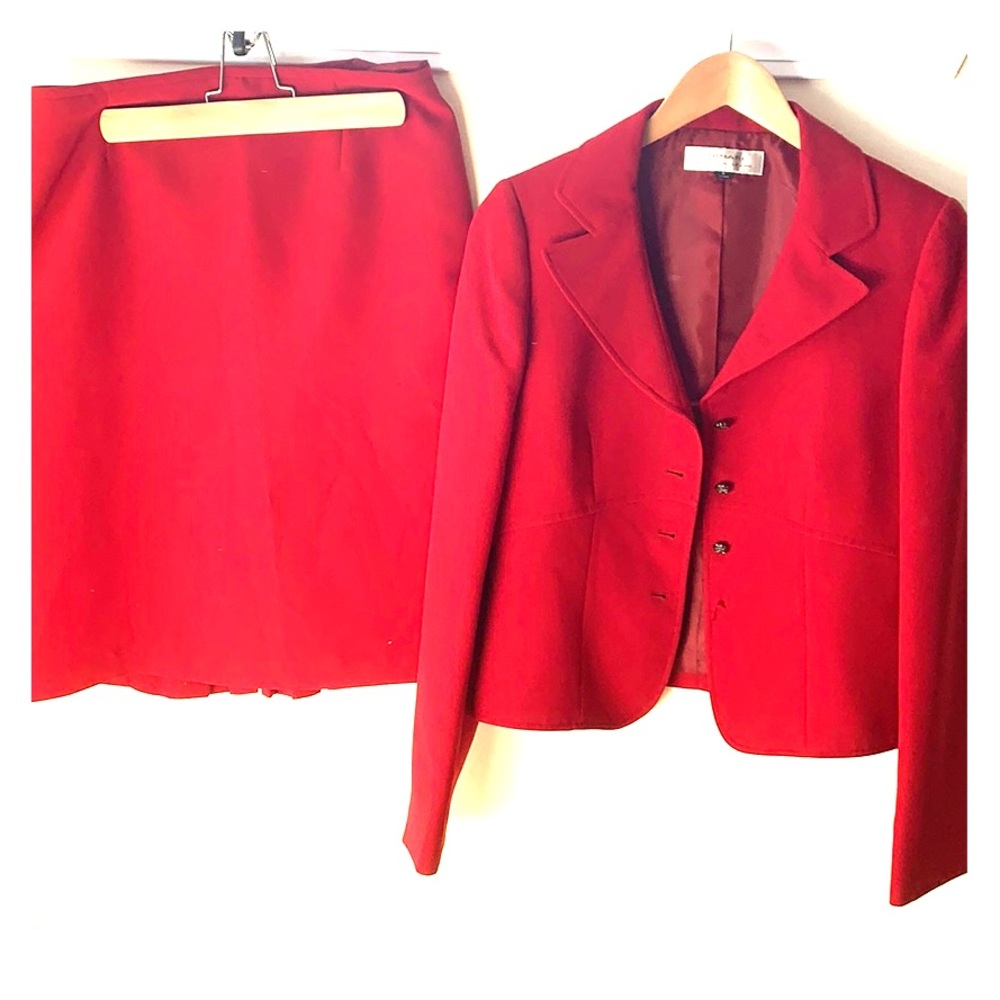 Tahari Skirt suit